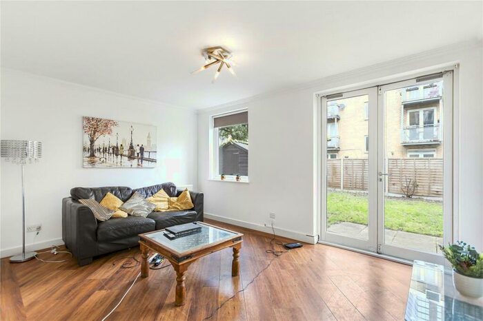 2 Bedroom Apartment To Rent In Milligan Street, London, E14