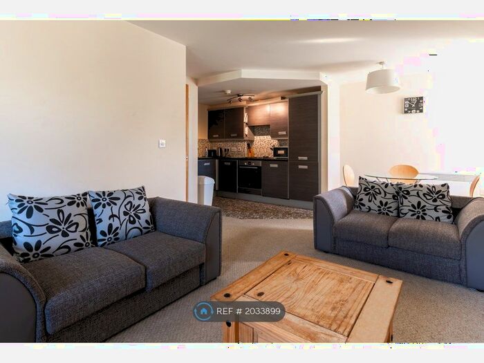 2 Bedroom Flat To Rent In Ladybarn Lane, Manchester, M14