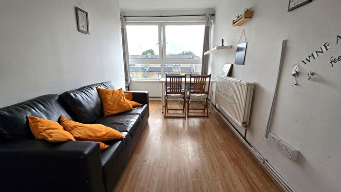 3 Bedroom Maisonette For Sale In St. Stephens Road, London, E3