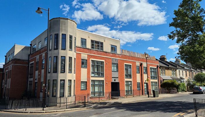2 Bedroom Flat For Sale In Shirley Road, Enfield, EN2