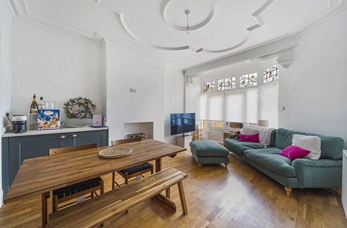 2 Bedroom Flat To Rent In Downton Avenue, Streatham Hill, London, SW2
