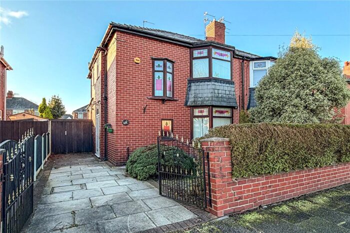 3 Bedroom Semi Detached House For Sale In St. Georges Square, Chadderton, Oldham, Greater Manchester, OL9