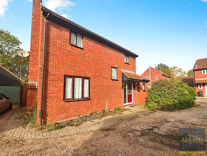 3 Bedroom House To Rent In Burnt Mills, Basildon, SS13