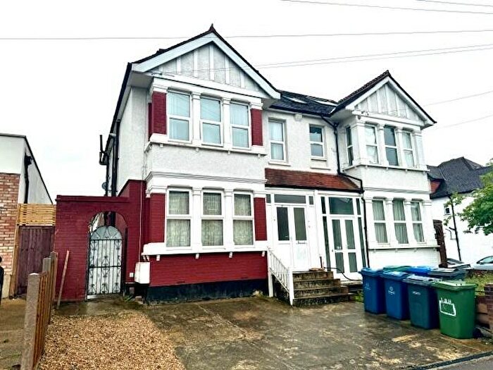 3 Bedroom Flat To Rent In Pinner View, Harrow, HA1