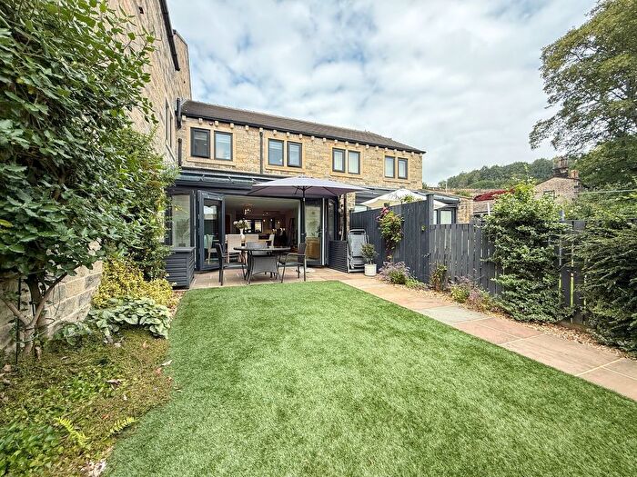 2 Bedroom Town House For Sale In Empire Way, Slaithwaite, Huddersfield, HD7