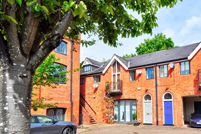 3 Bedroom Apartment For Sale In Brakspear Mews, New Street, RG9