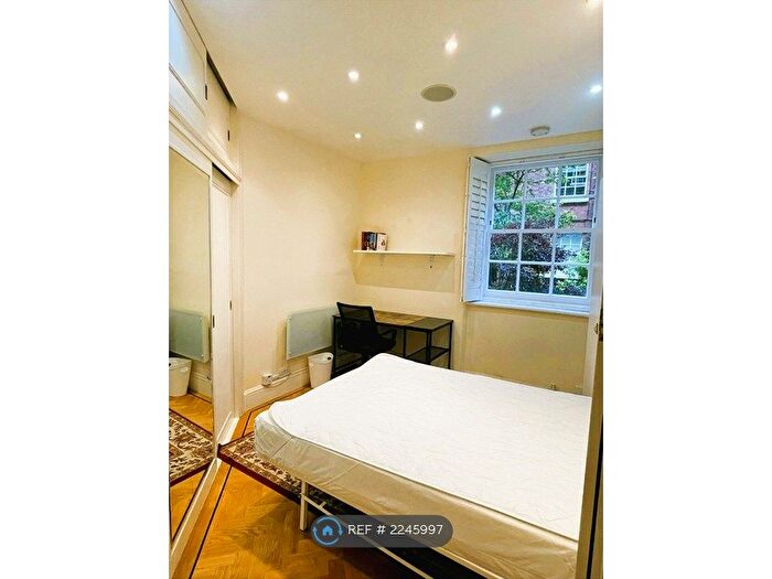 3 Bedroom Flat To Rent In Sandwich House, London, WC1H