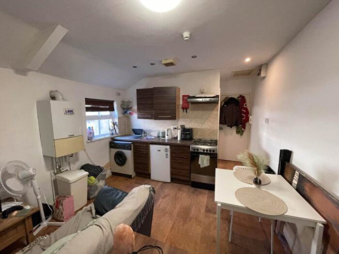 1 Bedroom Flat To Rent In Richmond Road, Cathays, CF24