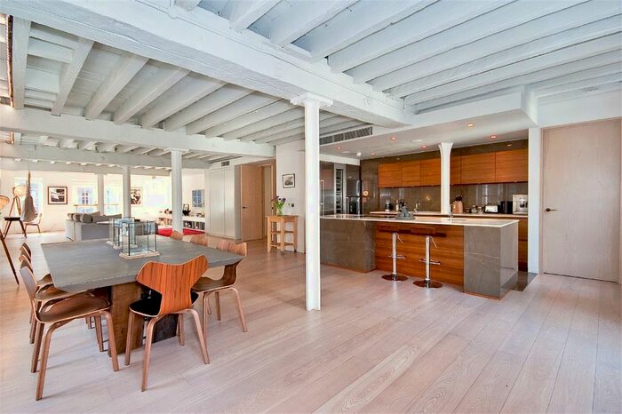 2 Bedroom Flat To Rent In New Street, London, EC2M