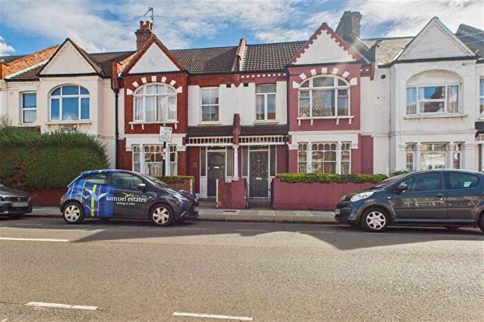 3 Bedroom Terraced House For Sale In Undine Street, Tooting, SW17