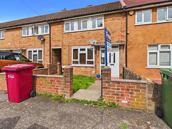 3 Bedroom Terraced House For Sale In Parry Green North, Langley, Berkshire, SL3