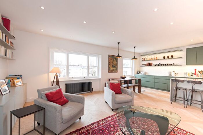 3 Bedroom Flat To Rent In Belsize Square, London, NW3