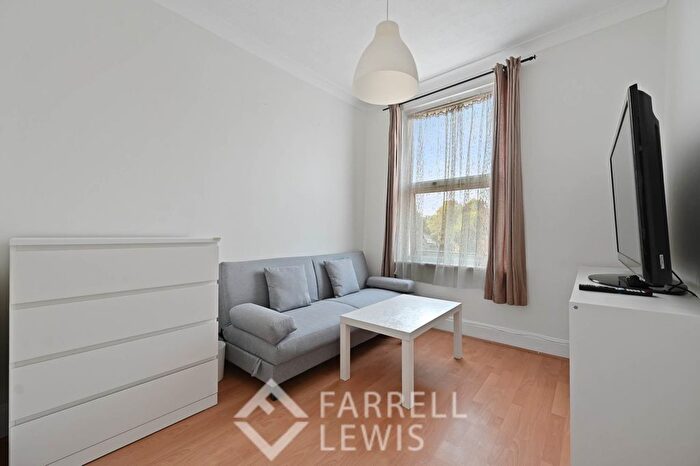 1 Bedroom Flat To Rent In High Street, Acton, W3