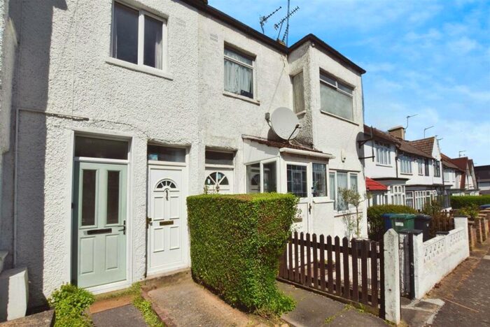 3 Bedroom Flat To Rent In Abingdon Road, Finchley, N3