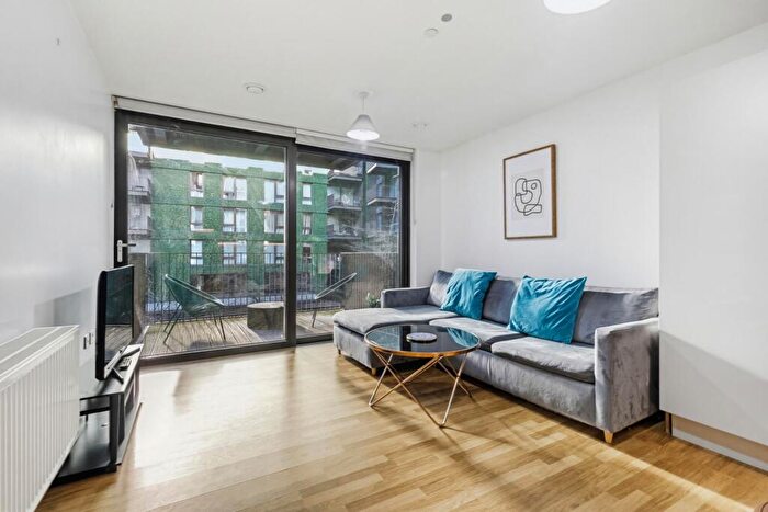 1 Bedroom Apartment For Sale In Ace Way, London, SW11