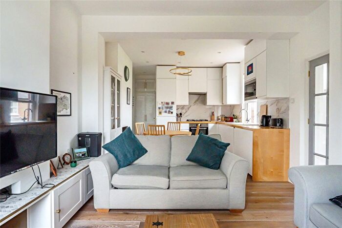 1 Bedroom Flat For Sale In Kingston, KT1