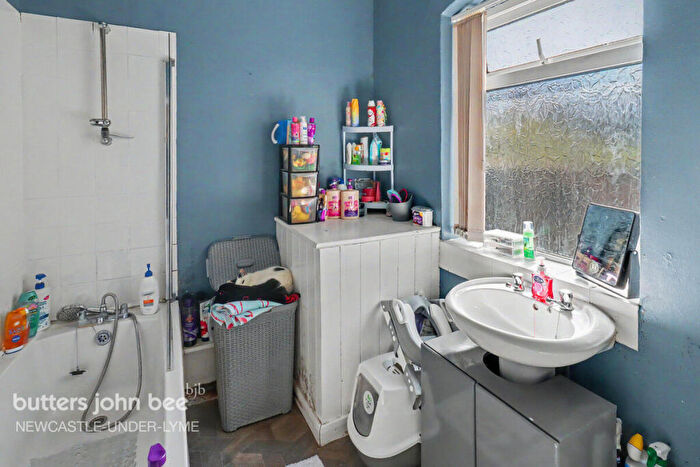 3 Bedroom End Of Terrace House For Sale In London Road, Stoke-On-Trent, ST4
