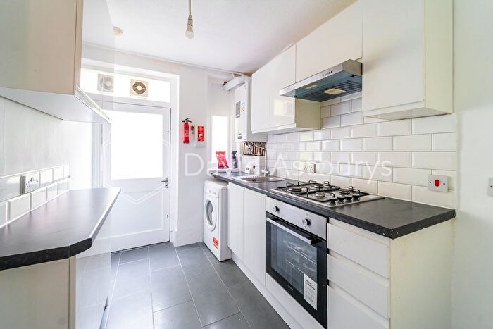 1 Bedroom Flat To Rent In Torrington Park, North Finchley, London, N12