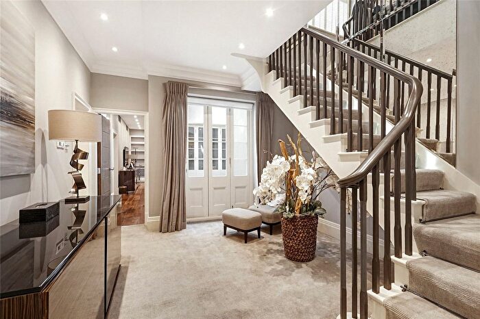 3 Bedroom Flat To Rent In Green Street, Marble Arch, W1K