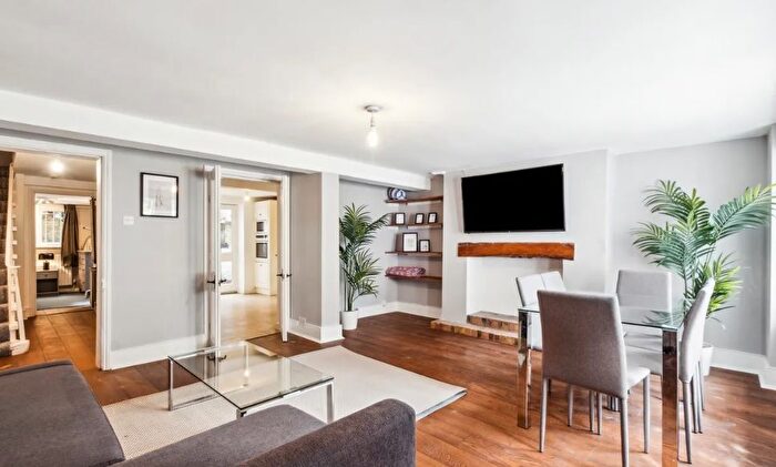 3 Bedroom Flat To Rent In St. Georges Terrace, London, NW1