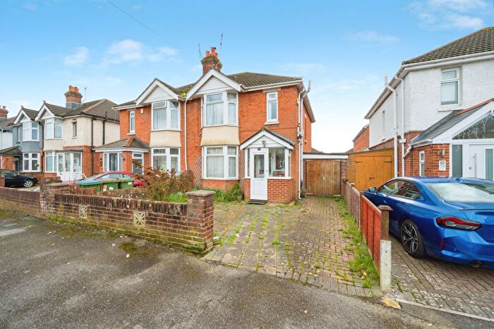 3 Bedroom Semi Detached House For Sale In South Mill Road, Southampton, SO15