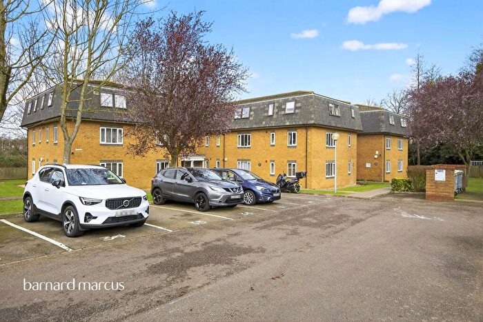 1 Bedroom Apartment For Sale In Ireton Close, London, N10