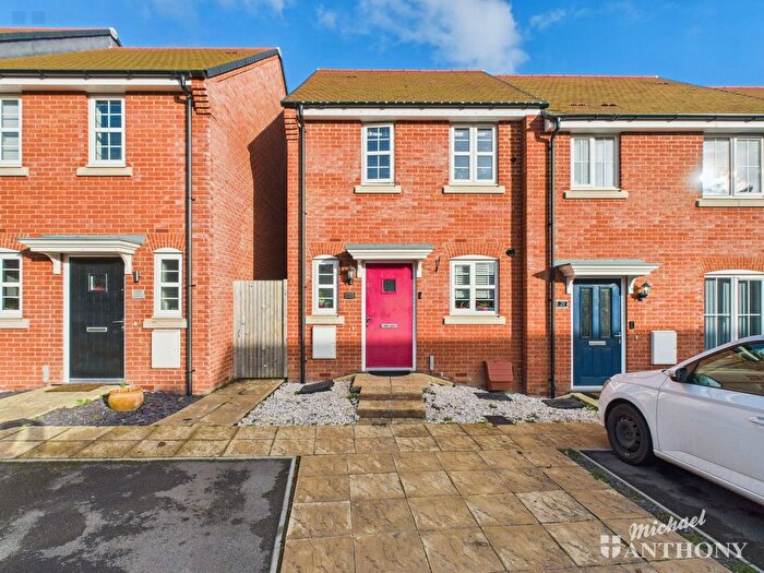2 Bedroom End Of Terrace House For Sale In Whinham Green, Aylesbury, HP18