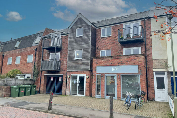 2 Bedroom Flat To Rent In Magdalen Road, Oxford, OX4