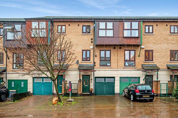 3 Bedroom Terraced House For Sale In Constable Avenue, London, E16