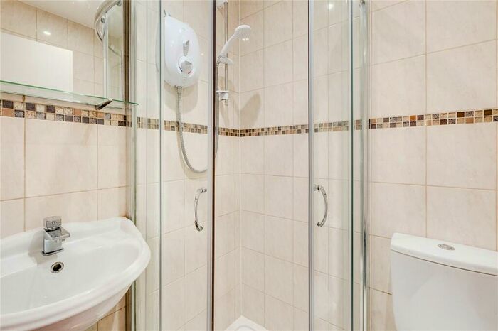 Apartment To Rent In Lydford Road, London, NW2