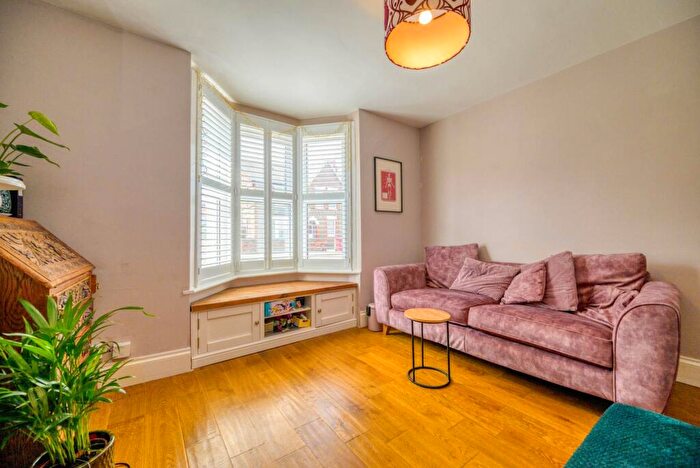 3 Bedroom Semi-Detached House For Sale In Briants Avenue, Reading, RG4