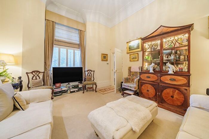 2 Bedroom Flat To Rent In Nevern Square, London, SW5