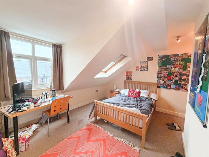 4 Bedroom House To Rent In Rosedale Road, Sheffield, S11