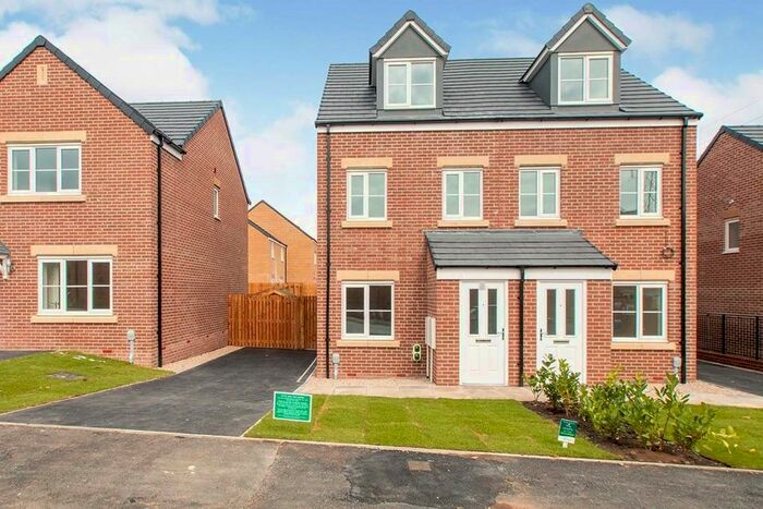 3 Bedroom Detached House To Rent In Rotary View, Morley, Leeds, West Yorkshire, LS27