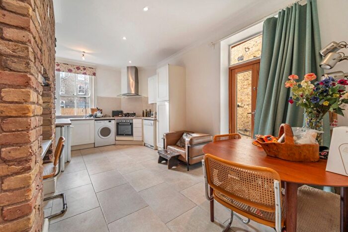 1 Bedroom Flat For Sale In Cleveland Mansions, Widley Road, W9