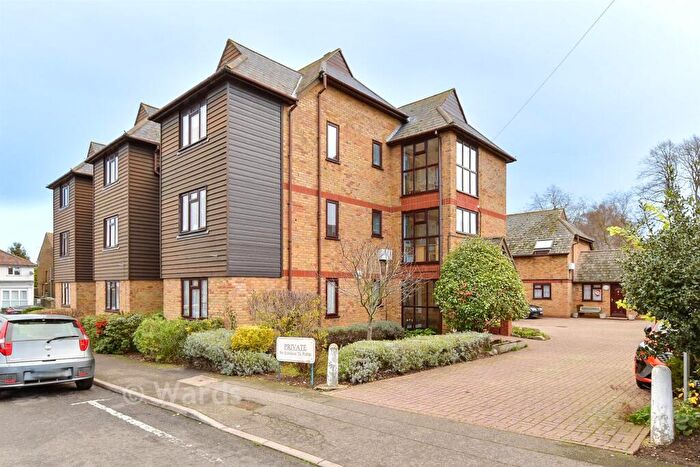 1 Bedroom Flat For Sale In Canterbury Road, Sittingbourne, Kent, ME10