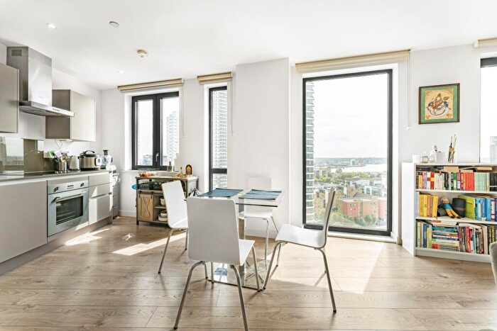 1 Bedroom Flat To Rent In Williamsburg Plaza, Canary Wharf, E14