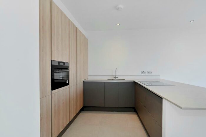 3 Bedroom Flat To Rent In Lamb Court Narrow Street, E14