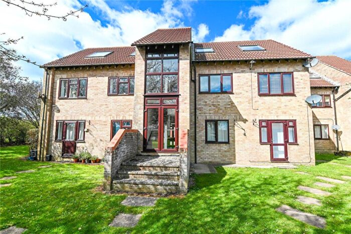 2 Bedroom Flat For Sale In Eastlands, New Milton, BH25