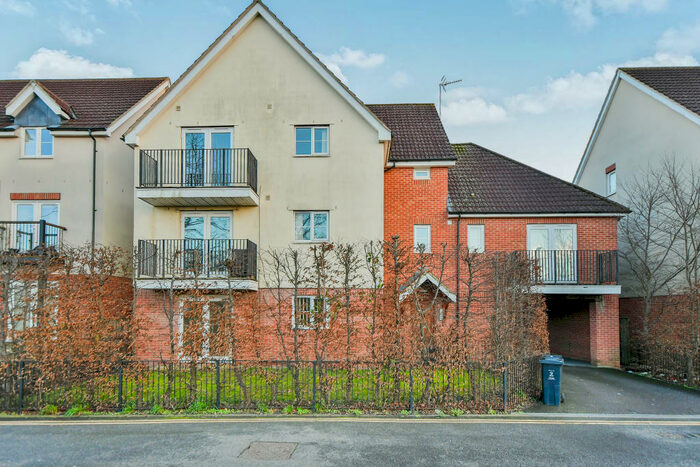 1 Bedroom Ground Flat To Rent In Town Centre, SN1