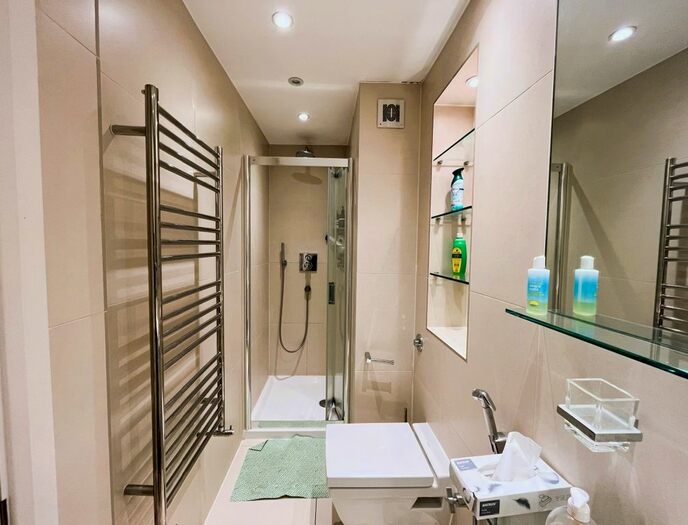 3 Bedroom Flat To Rent In Portman Square, Marylebone, London, W1H