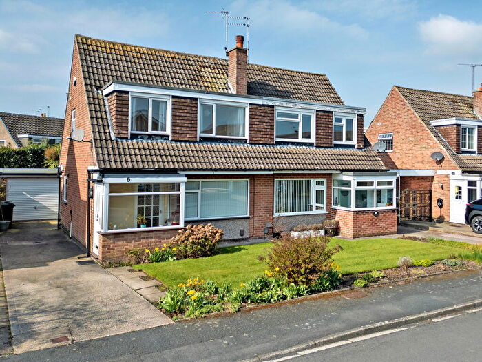 3 Bedroom Semi Detached House For Sale In Overdale Avenue, Leeds, LS17