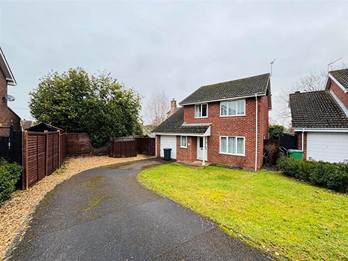 4 Bedroom Detached House For Sale In Highfield Close, Semington, Trowbridge, BA14