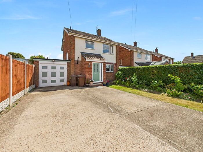 3 Bedroom Semi-Detached House For Sale In Hadrian Close, Thorpe Audlin, Pontefract, WF8