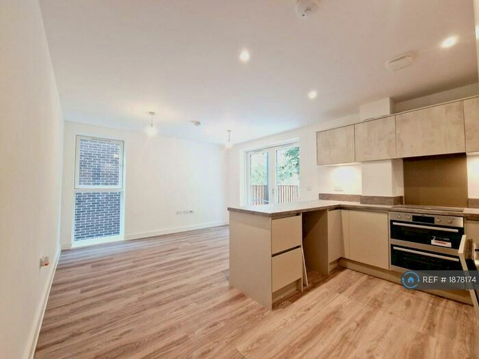 2 Bedroom Flat To Rent In Bath Road, Woodchester, Stroud, GL5