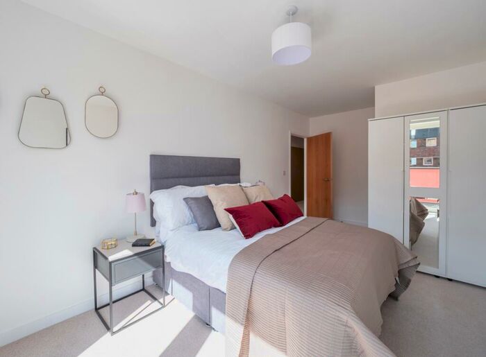 2 Bedroom Town House To Rent In Queens Road, Peckham, SE15