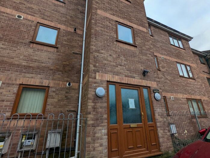 1 Bedroom Flat To Rent In Queens Road, Skewen, Neath, Neath Port Talbot., SA10