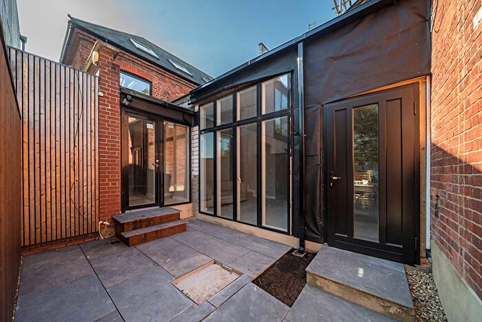 End Of Terrace House To Rent In Combedale Road, London, SE10