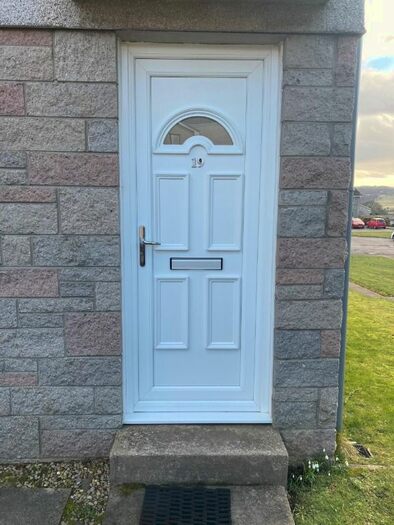 2 Bedroom Flat To Rent In Cairnlee Crescent North, Cults, Aberdeen AB15