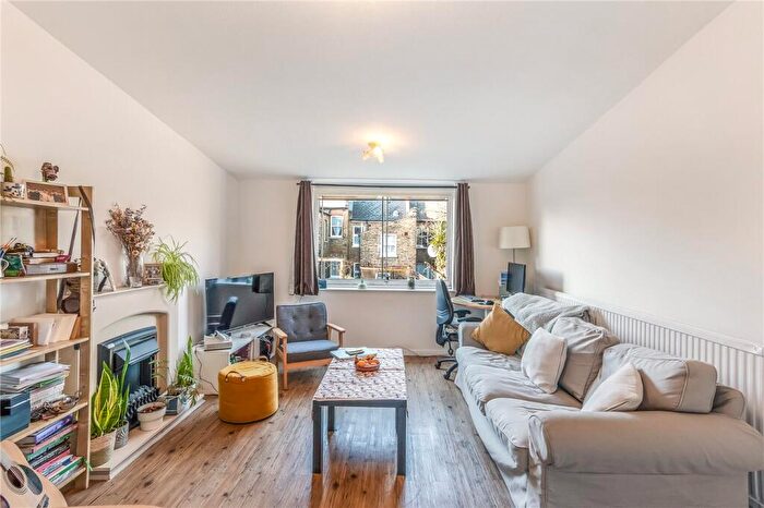 1 Bedroom Maisonette To Rent In Hindmans Road, East Dulwich, London, SE22